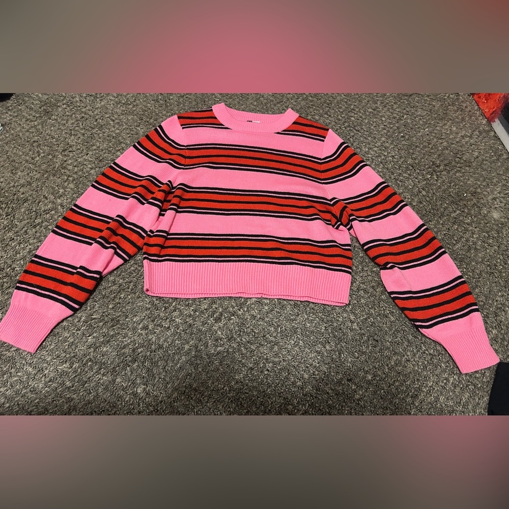 Divided h and m small woman’s sweater